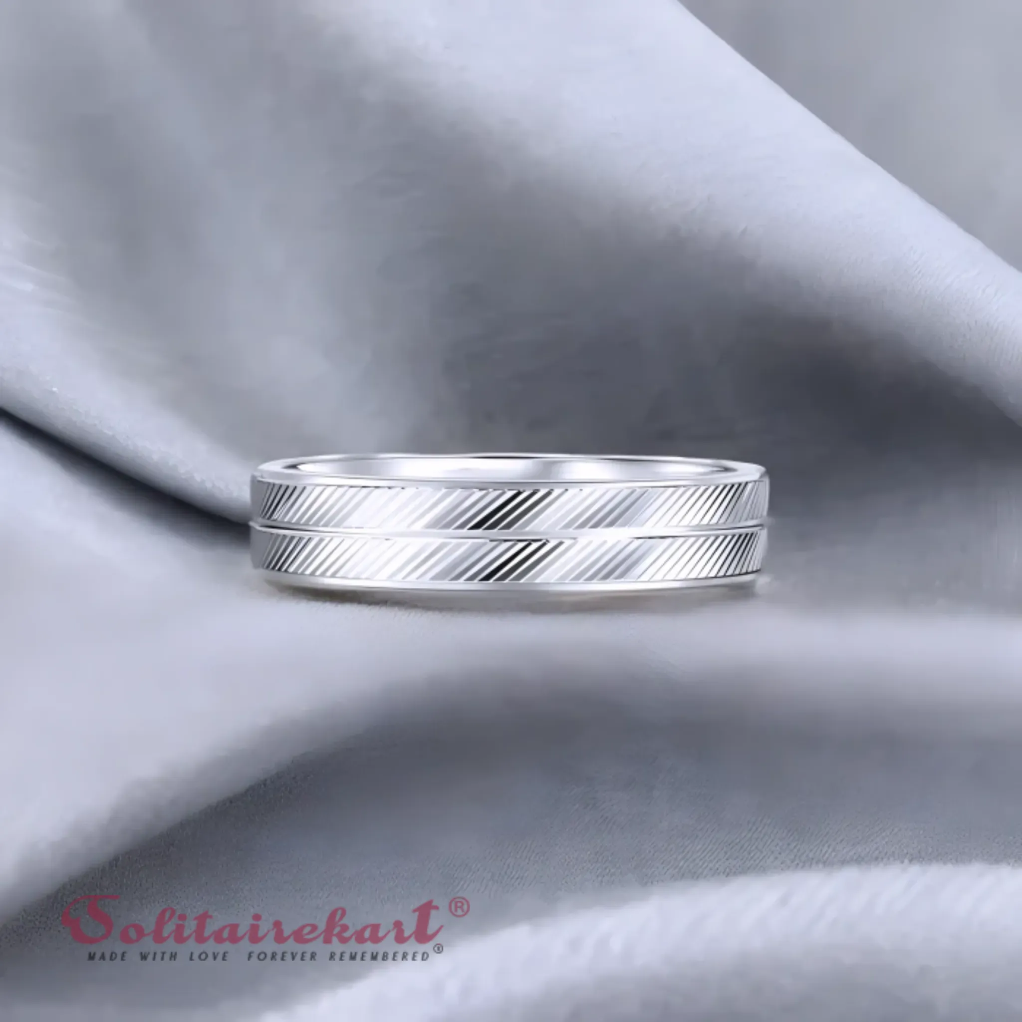 Solitairekart Platinum Wedding Band Ring 5.465gm For Unisex.