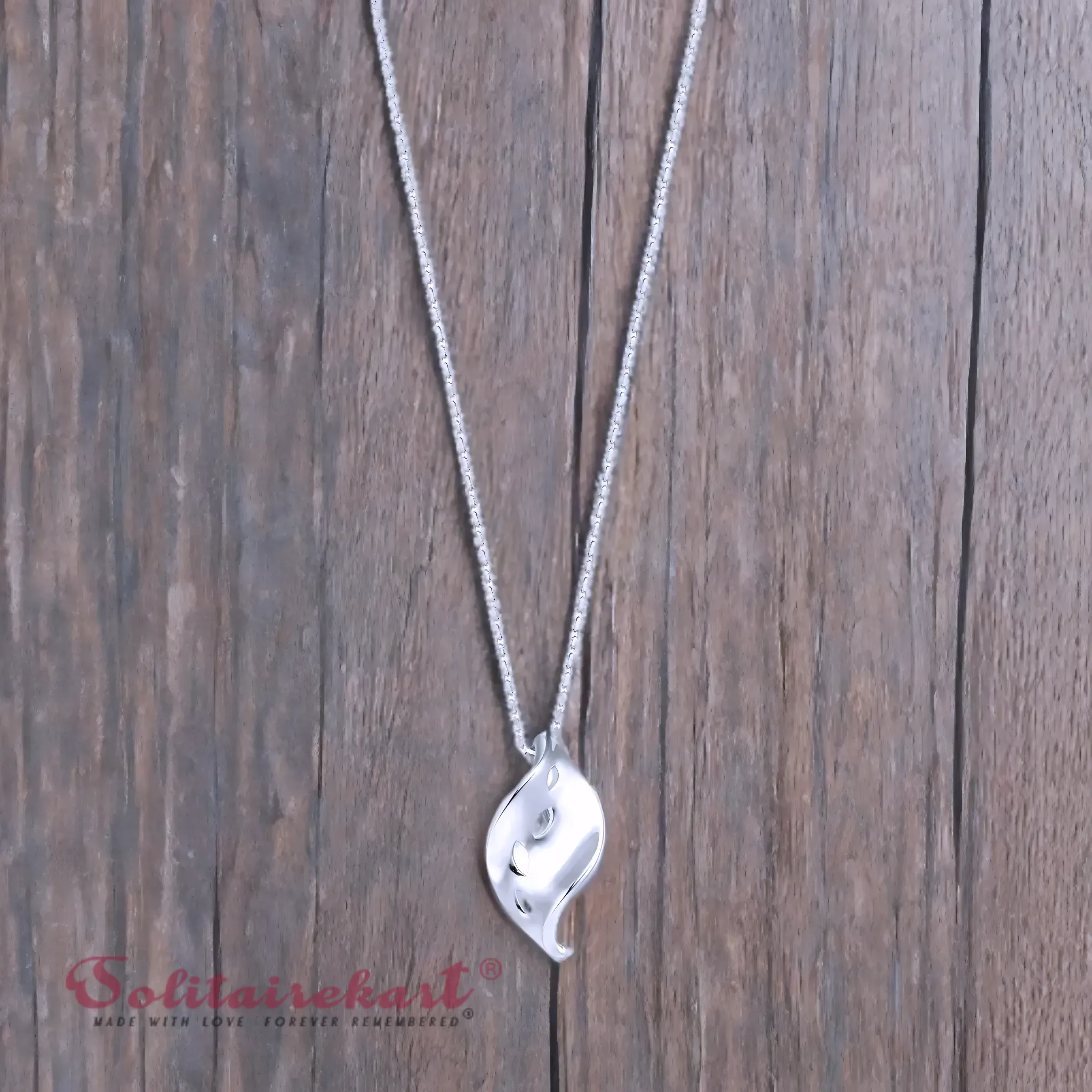 Solitairekart Modern Minimalist style Abstract Flame Pendant Pendant 1.759gm Weight For Woman.