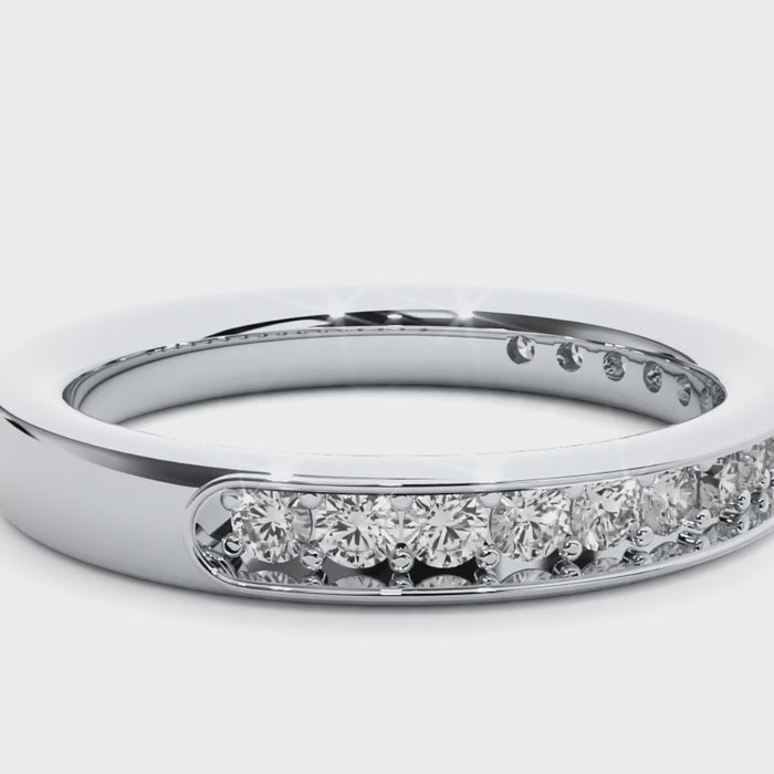 0.41 Carat HI Color VS1 Clarity Diamond Studded Natural Diamond Ring.