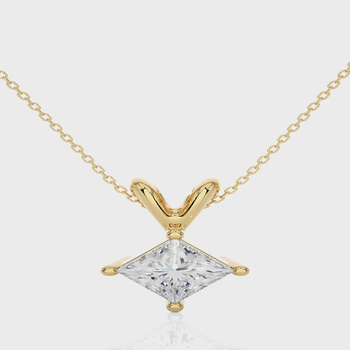 0.50 Carat G Color VS1 Clarity Diamond Studded Natural Diamond pendent.