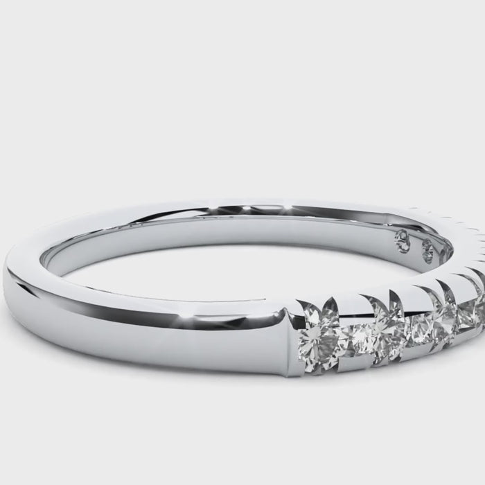 0.47 Carat HI Color VS1 Clarity Diamond Studded Natural Diamond Ring.