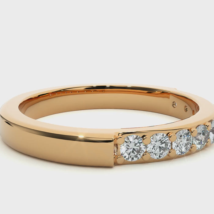 0.40 Carat HI Color VS1 Clarity Diamond Studded Natural Diamond Ring.