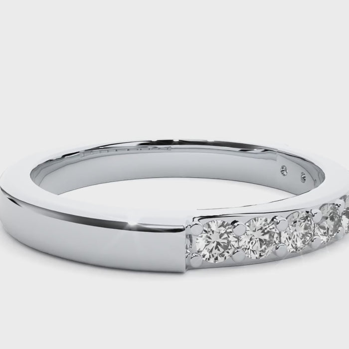 0.40 Carat HI Color VS1 Clarity Diamond Studded Natural Diamond Ring.