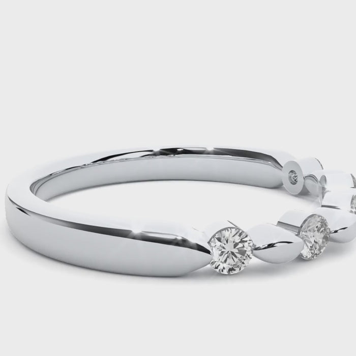 0.26 Carat H Color VS1 Clarity Diamond Studded Natural Diamond Ring.