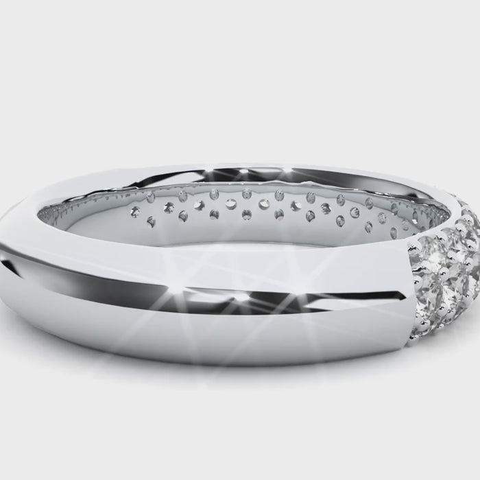 0.93 Carat HI Color VS1 Clarity Diamond Studded Natural Diamond Ring.